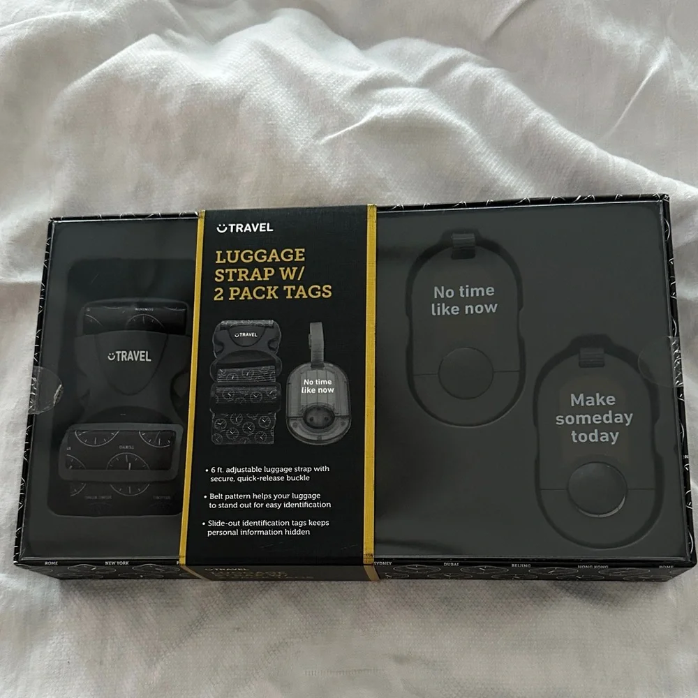 NIB. Travel Luggage Strap with 2 Pack Tags - Black